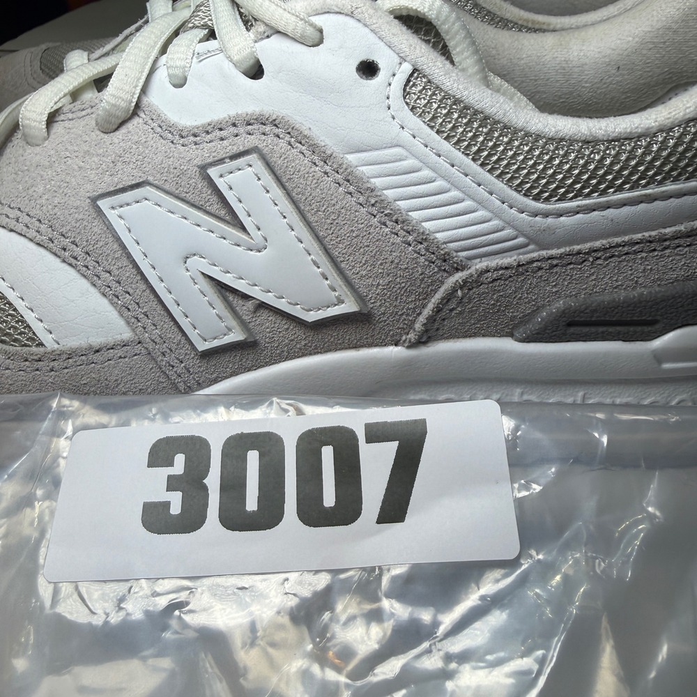 New Balance 997H Grey White Suede Mesh Sneakers CW997HCR Womens 8.5 Mens 7 - Picture 10 of 10